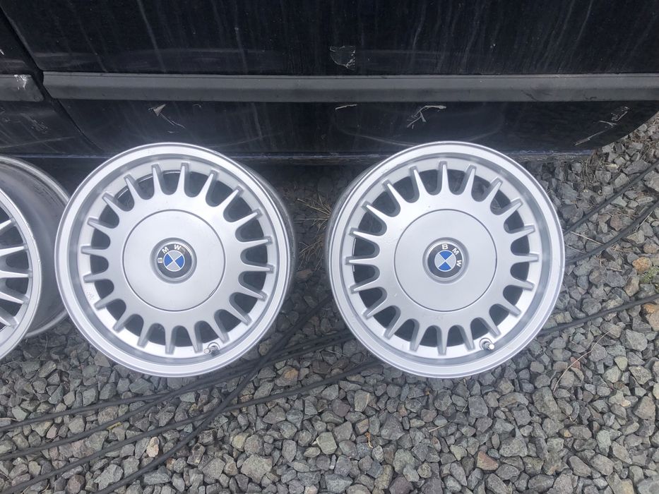Отличный комплект дисков R15,для BMW E34.