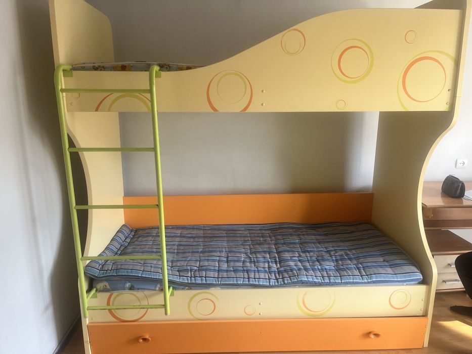 Продам двухярусную кровать