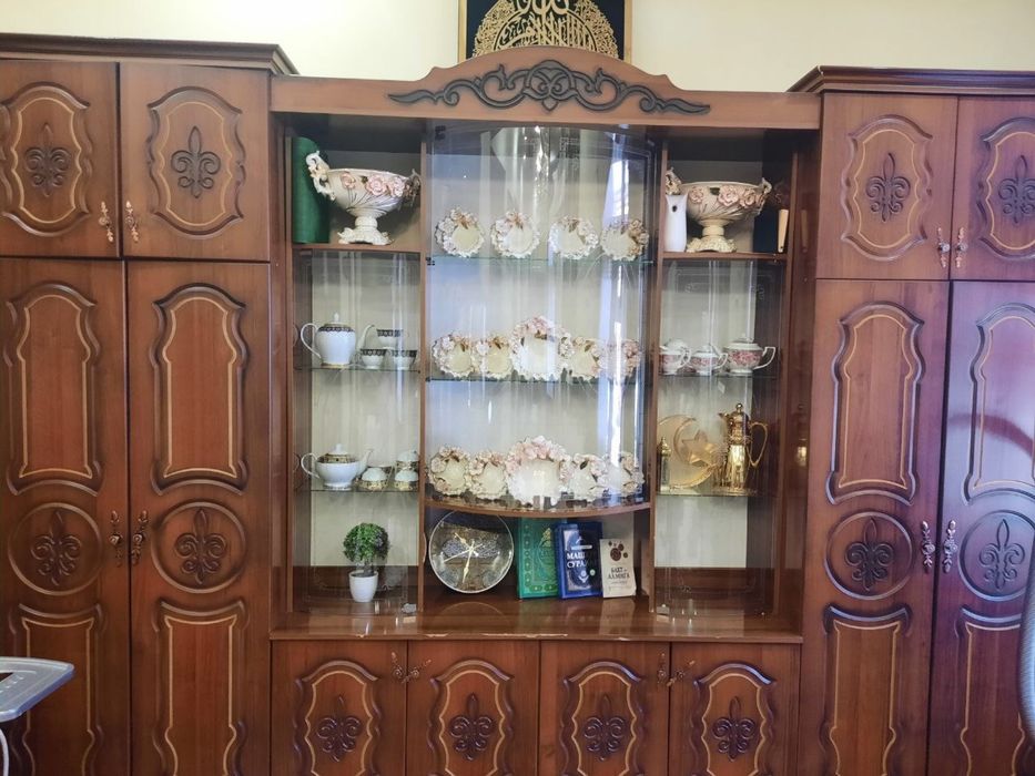 Продается стенка со шфанером