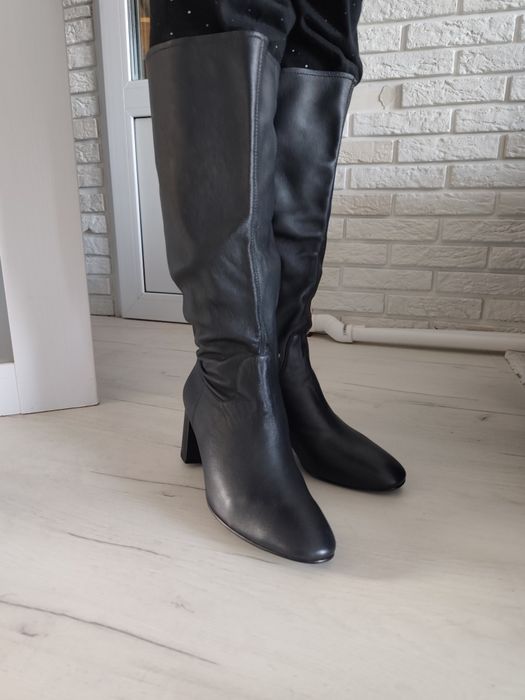 Продам новые осенние сапоги кожа