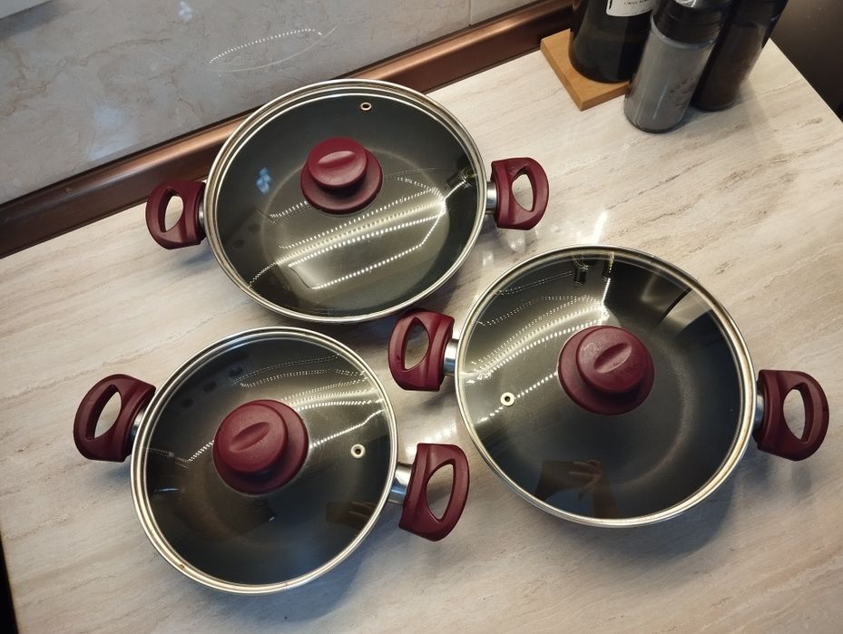 Набор кастрюль (срочно продам)