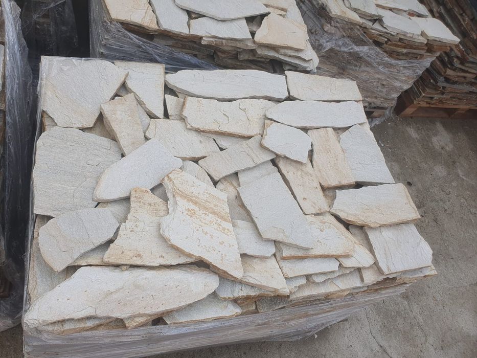 Vand piatra naturala de munte avem depozit de piatra, oferim servicii de montaj profesional