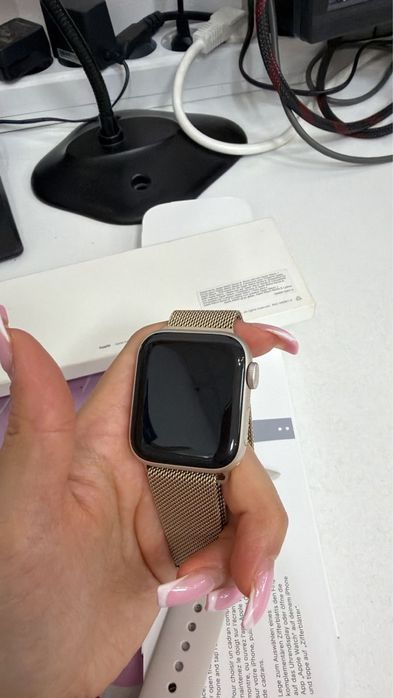 Apple Watch продается