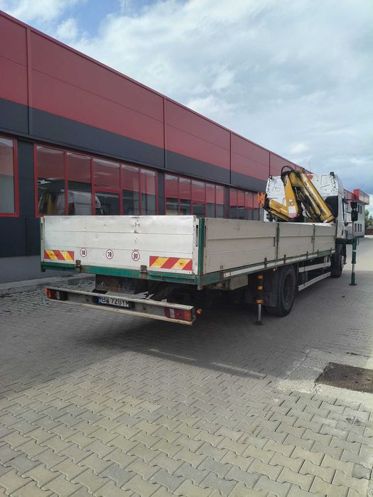 Camion cu macara