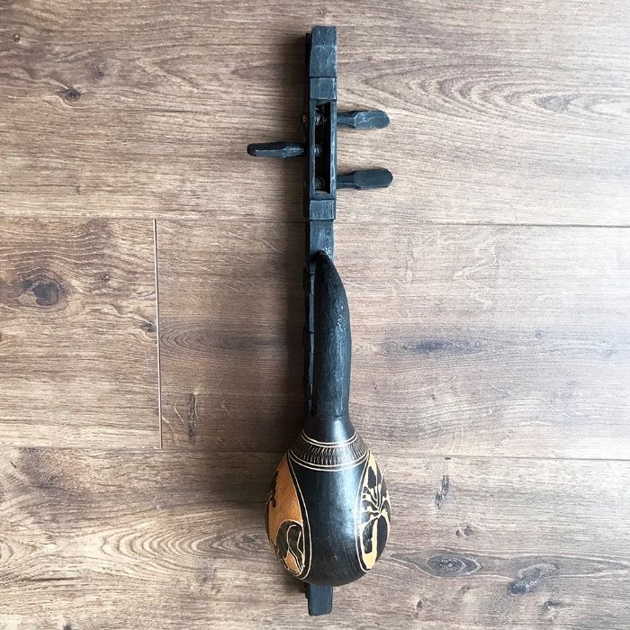 Декоративен музикален инструмент