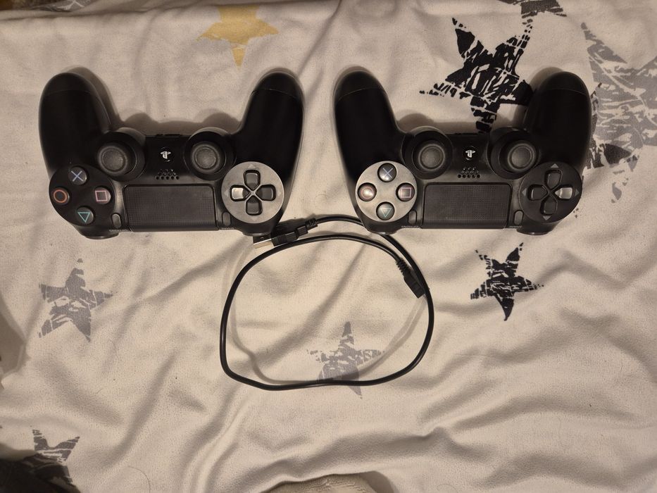 Ps4 pro 1TB cu 19 jocuri si 2 controllere