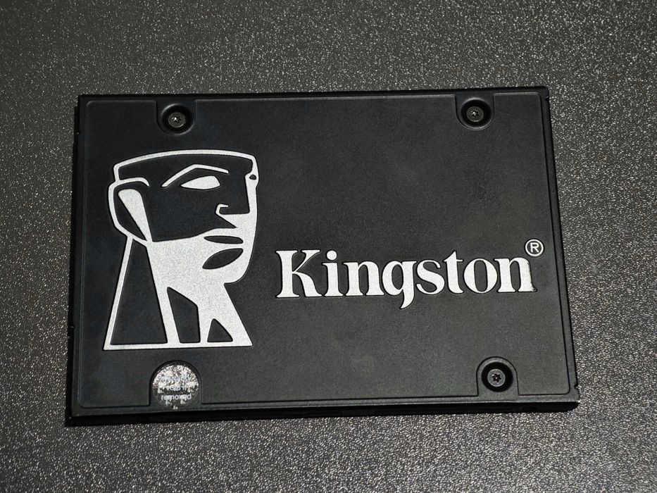 SSD Kingston KC600 256GB SATA III – 93% Health – Testat Complet – 562 MB/s