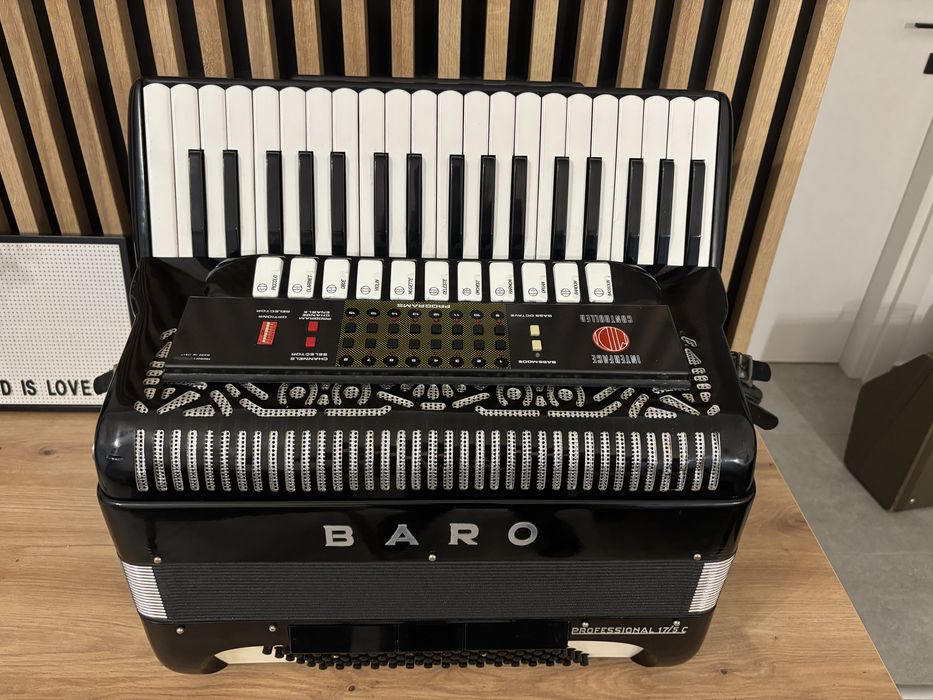 Acordeon Baro cu 96 de basi cassotto 3+2