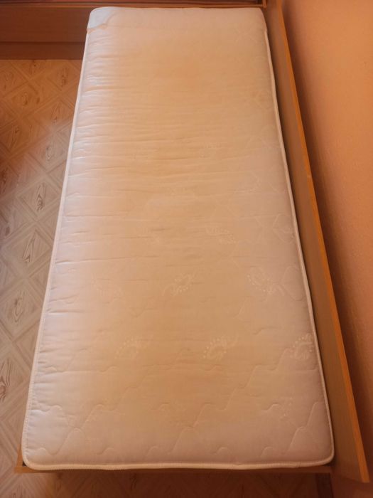 Единично легло с матрак
