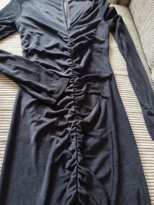 Тясна черна рокля