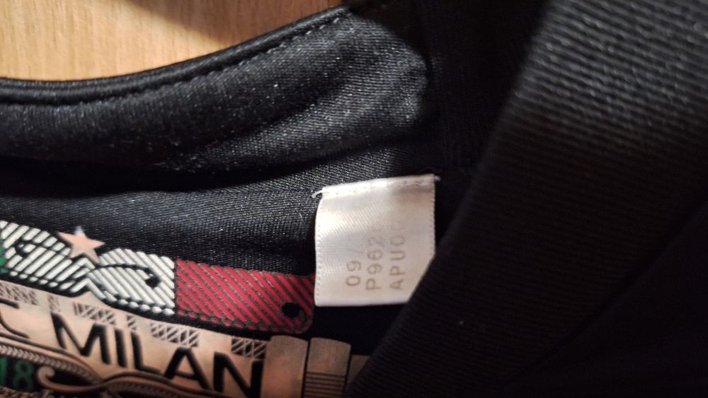 Домакински екип на Милан от сезон 10/11.