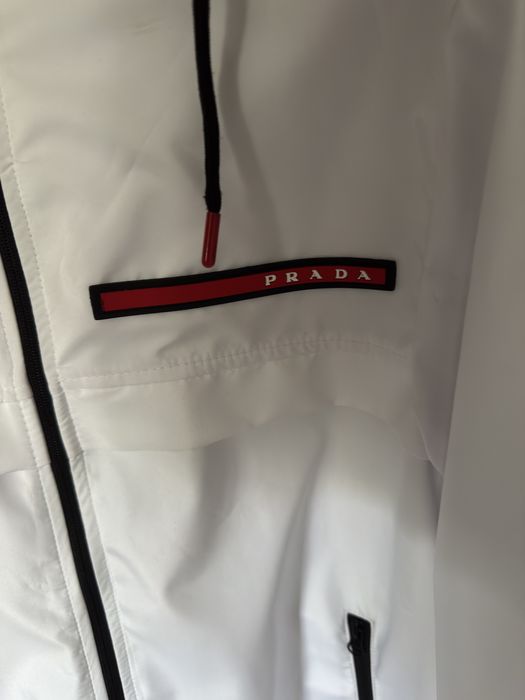 Бяло яке / ветровка Prada