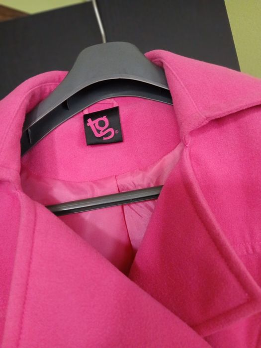 Ново марково късо палто.