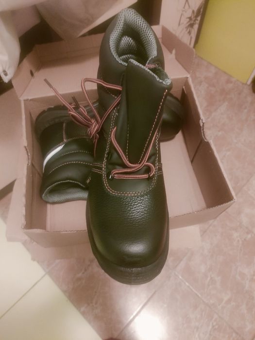 Продам рабочую обувь