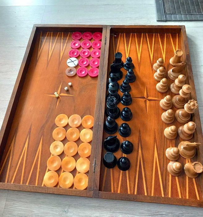 Настолна игра шах табла, два вида