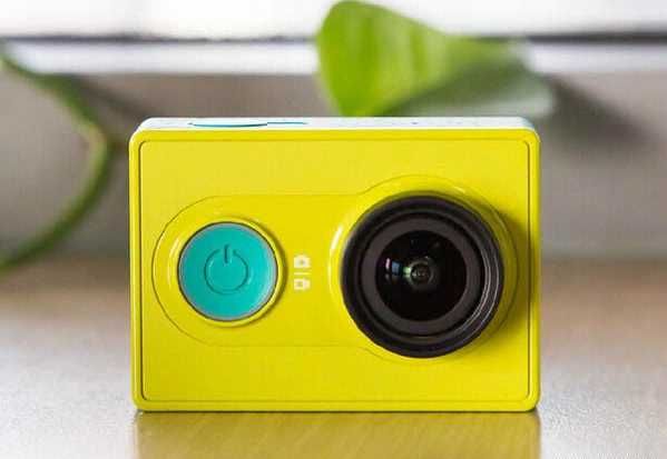 Продавам YI Action Camera Full HD 1080 + selfie stick YI оригинален с bluetooth спусък