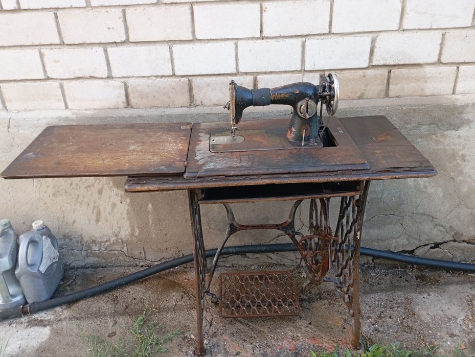 Швейная машина советская продам