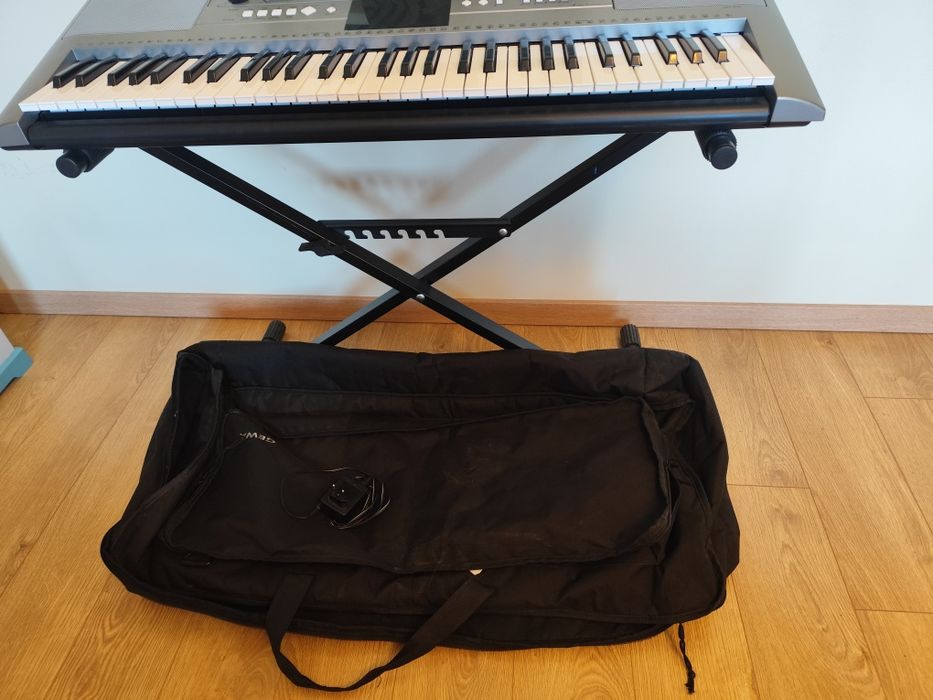 Orga electronică Yamaha - pachet complet