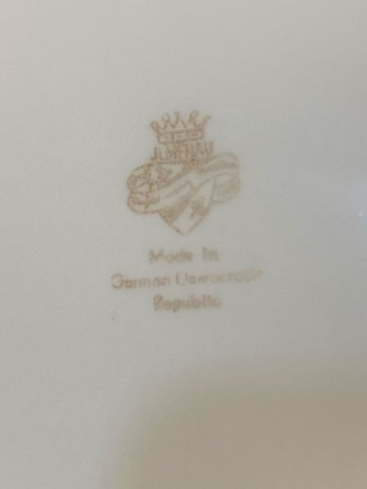 Посуда с надписю «Ресторан»