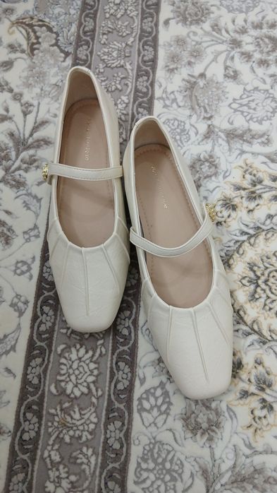 "Балетки с ремешком.