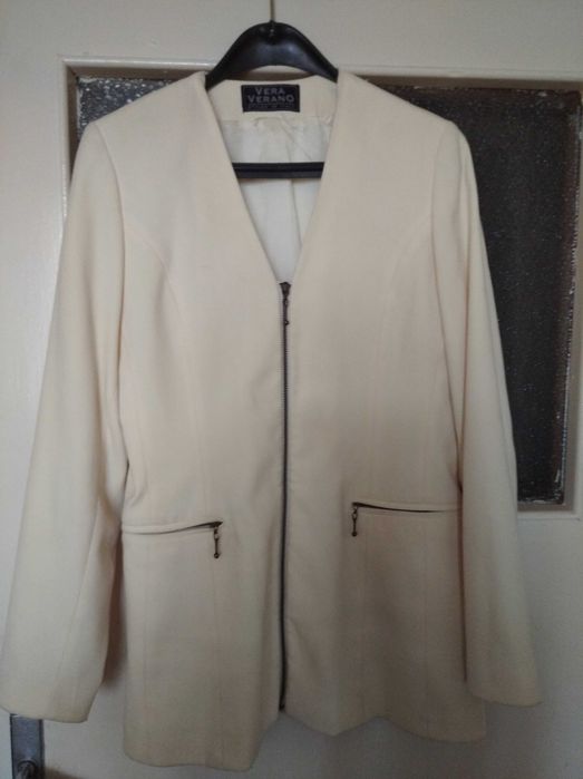 Стилни дамски костюми