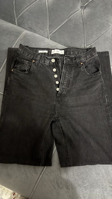 Продам черные джинсы от Mango
