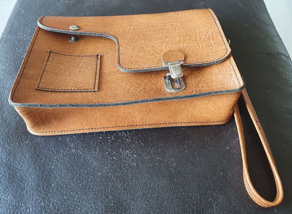 Borseta Oldies din piele foarte calitativă, dimensiuni 24X18X6 cm,