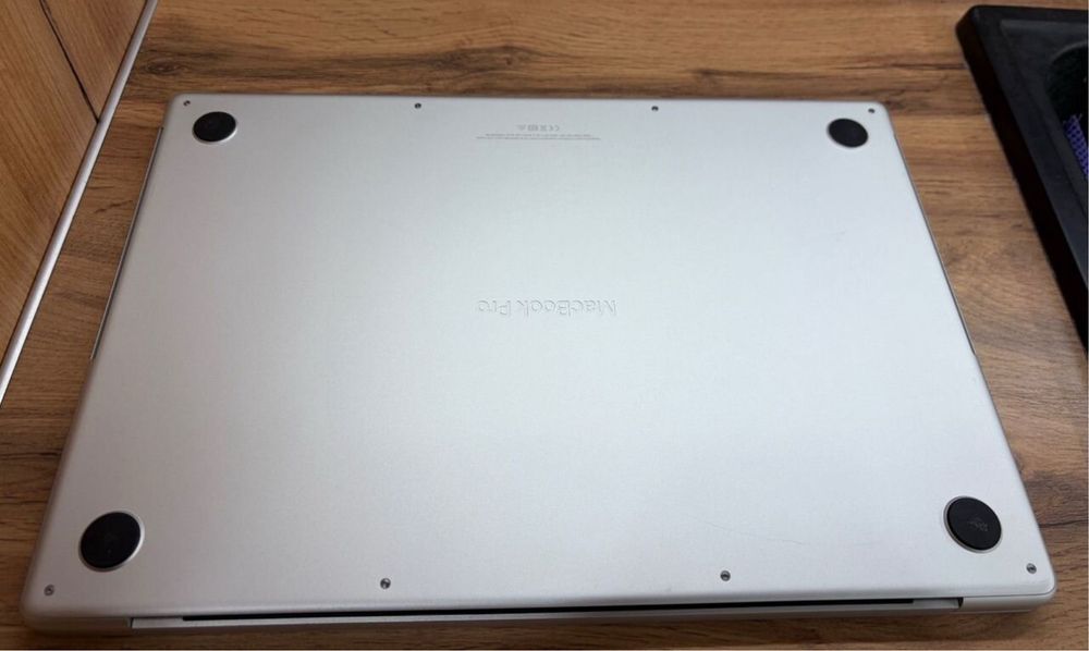 MacBook pro 16 m1pro 16/512