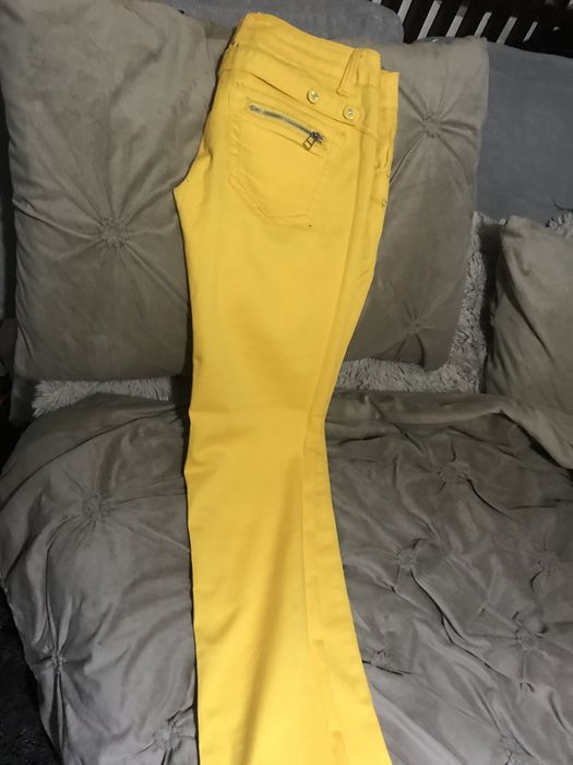 Bluza eleganta  culoarea galben si oantaloni marimea M L