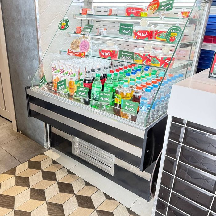 Витрина холодильник для кондитерских изделий и для шашлыков агрегат но