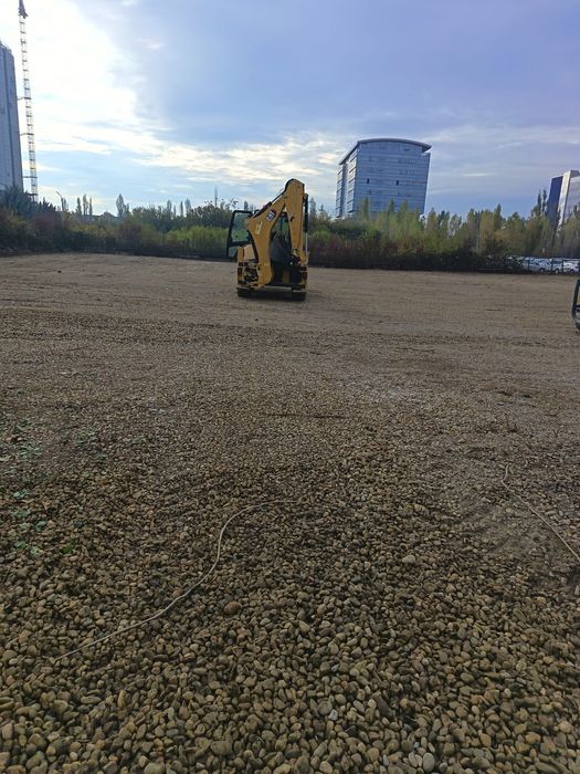 De închiriat Excavator/ Buldoexcavator