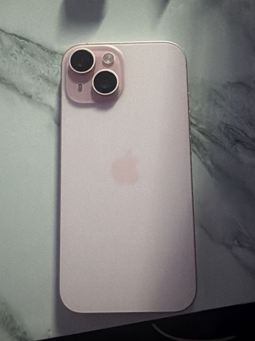 iPhone 15 розовый