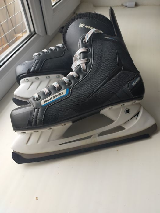 Хоккейные коньки