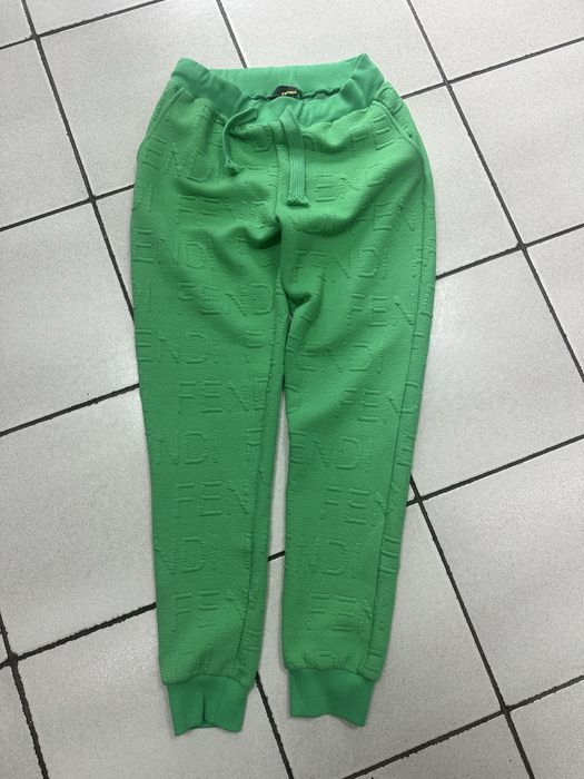 Продавам дамски екип три части размер Л