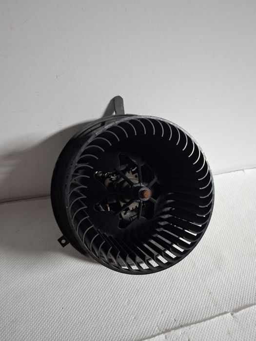 Ventilator habitaclu / Aerotermă BMW Seria 3 E90 E91 E92 E93 X1 E84 Seria 1 E87 Original Denso