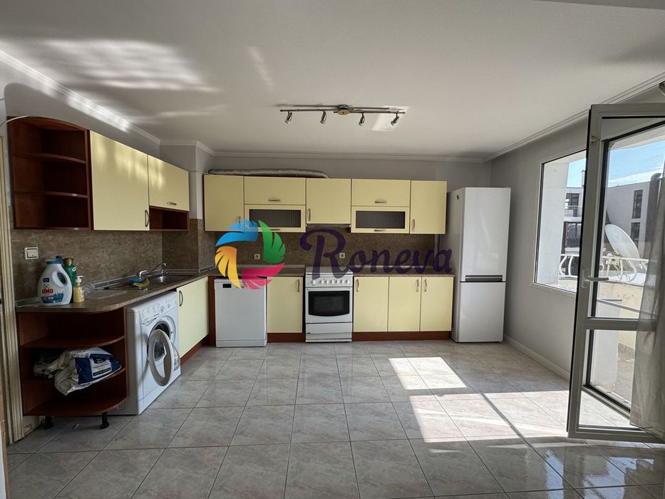 Дава се под наем Тристаен апартамент в Варна, Център - 100 кв.м за 714 € - Снимка #3