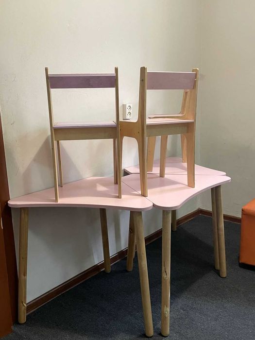 продаются парты ромашка (со стульчиками)