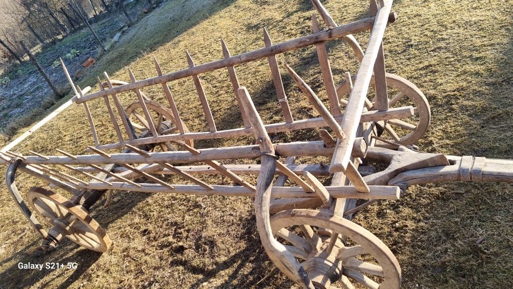 Vând car Rustic pentru decor.