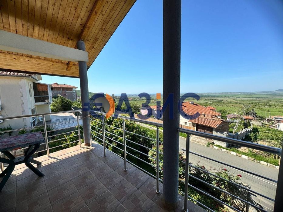 Спешна продажба! Двуетажна вила в Кошарица, без такса поддръжка, РЗП