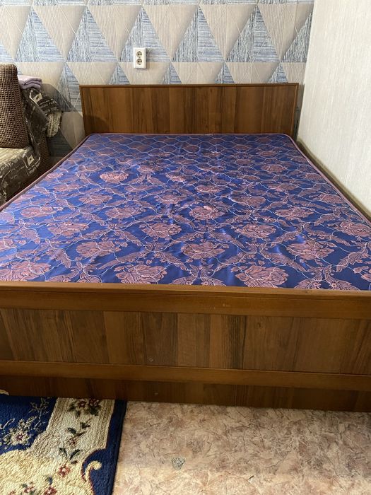 Двуспальная кровать