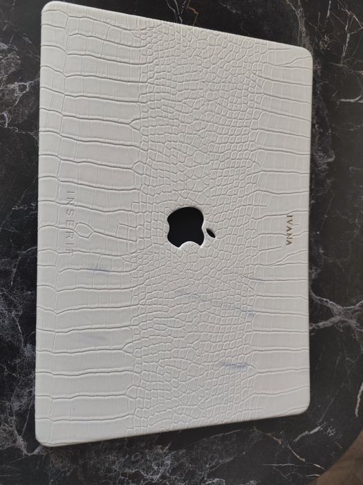 Нов луксозен кожен кейс INSÉRIF за MacBook Air 15.3" (M2 / M3) – Персонализиран
Описание: