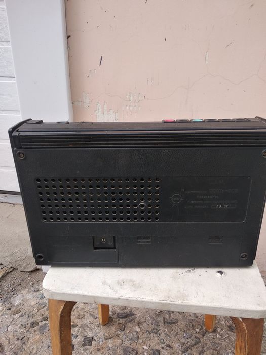 Продам радиоприемник,магнитофон