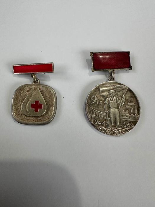 Лот от 3 бр. значки. НРБ.