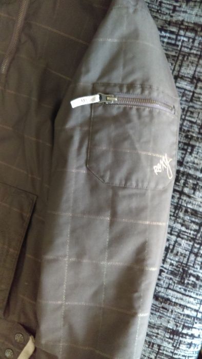 Яке Roxy-сноуборд-ски