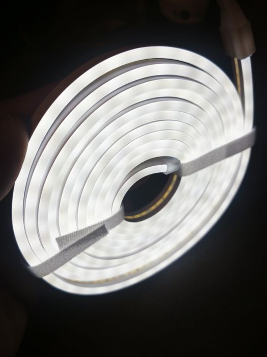 LED лента (бяла светлина)