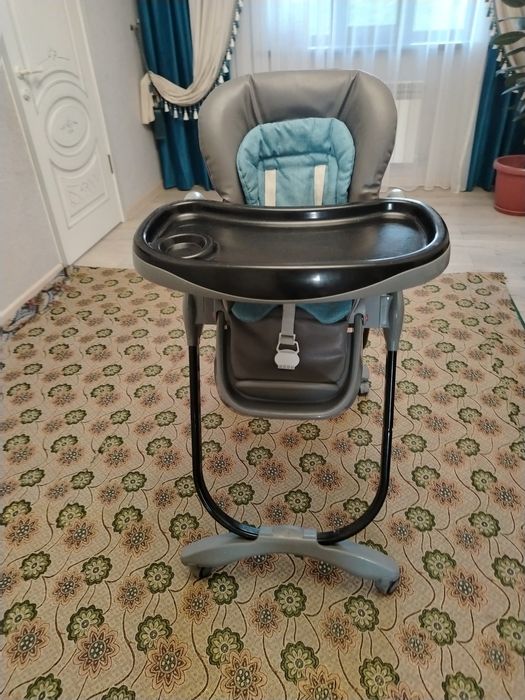 Бала тамақтанатын орындық