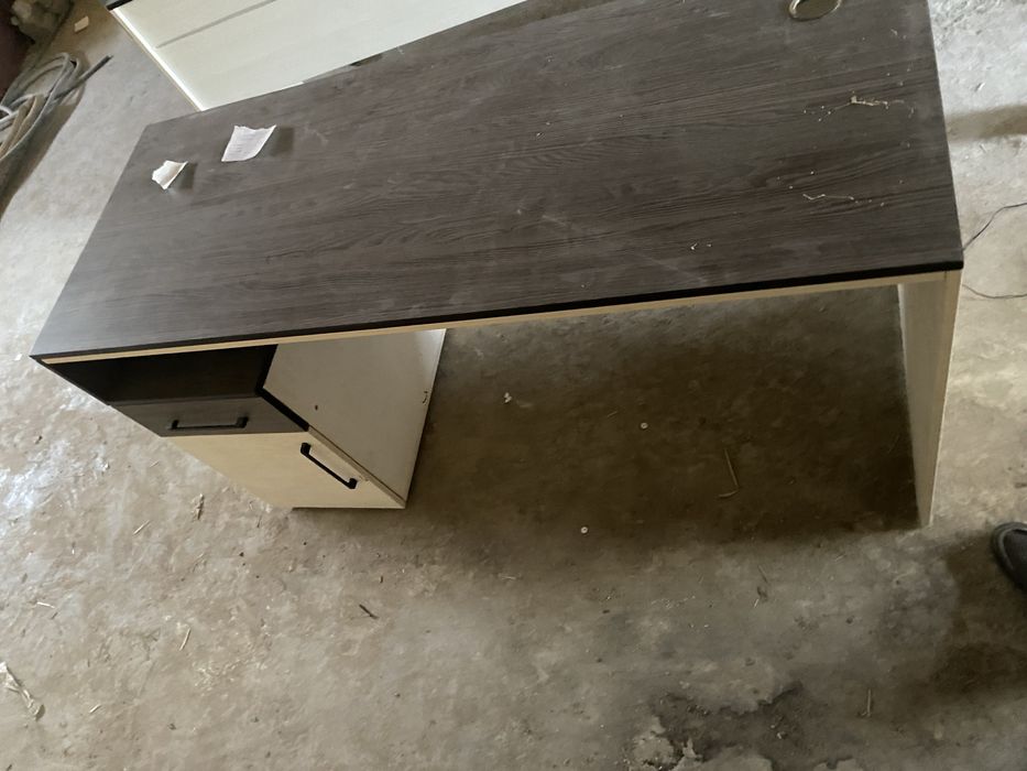 Офисной стол сотилади