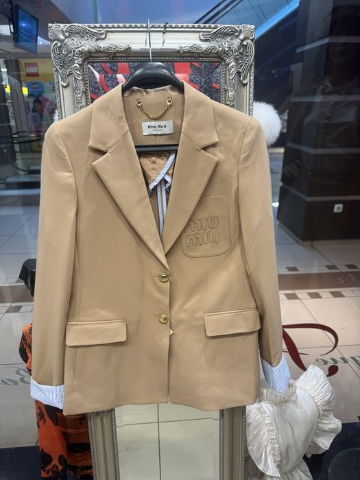 Дамско стилно сако