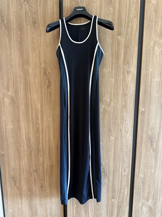 Яке тъно синьо на точки