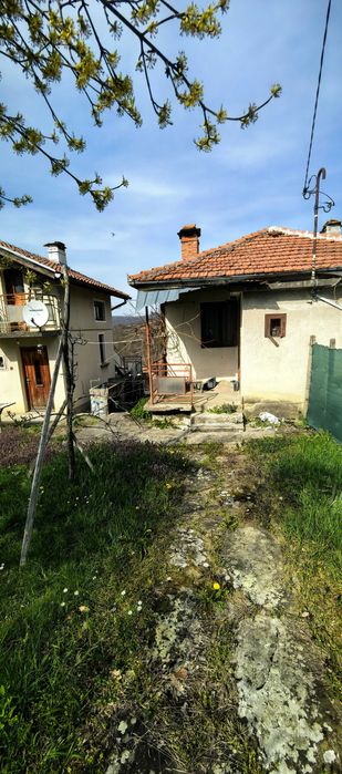 Продавам вила, махала Райковска